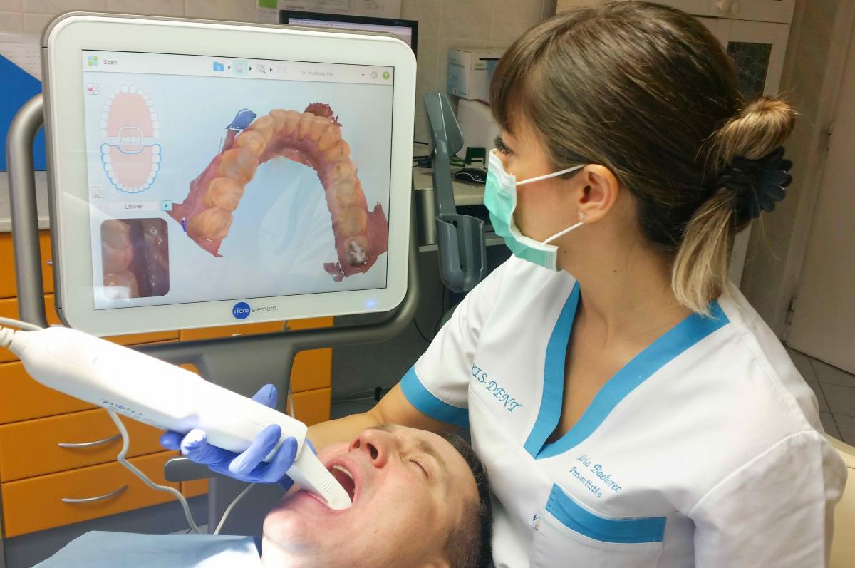 U nás už žiadne nepríjemné odtlačky, máme SCANNER iTERO od Invisalign!