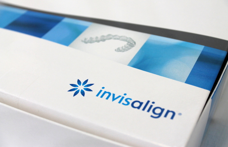 7 KROKOV K ROVNÝM ZUBOM S NEVIDITEĽNÝM APARÁTOM INVISALIGN  